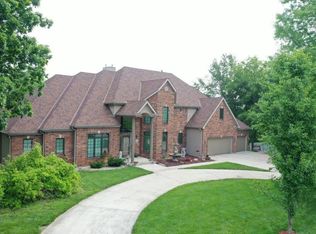 19610 E Bundschu Rd, Independence, MO 64056
