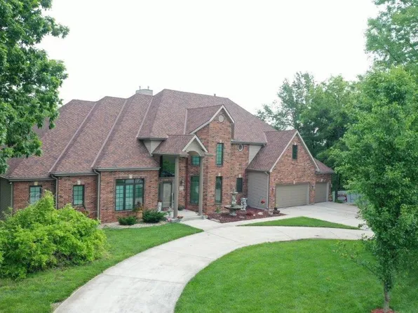 19610 E Bundschu Rd, Independence, MO 64056