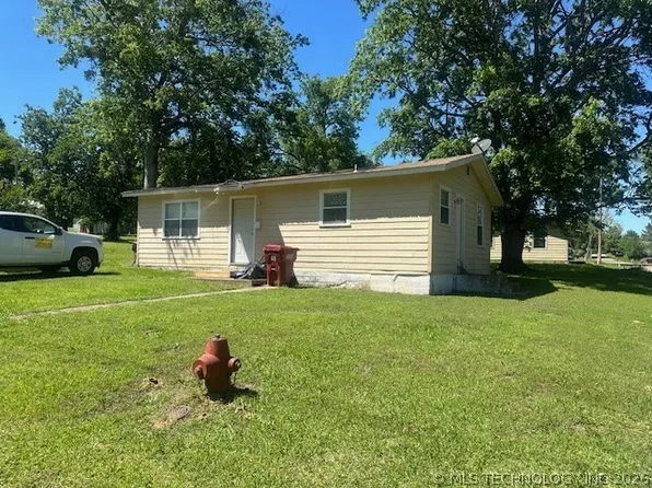 702 W Duke St, Hugo, OK 74743