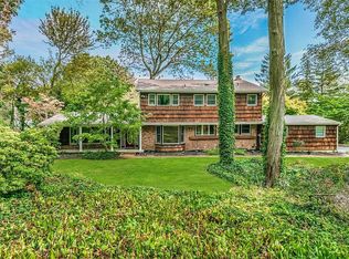 17 W Mall Dr, Huntington, NY 11743