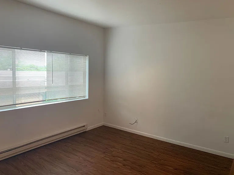 720 E Willis St — Photo 4