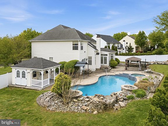 3rd image of 2641 Fawn Ln