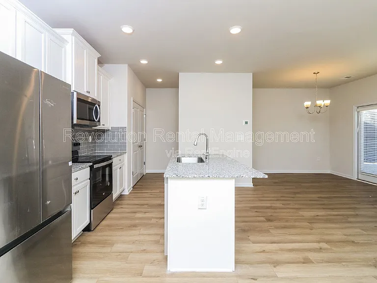 1002 Merritt Dr #2 — Photo 9