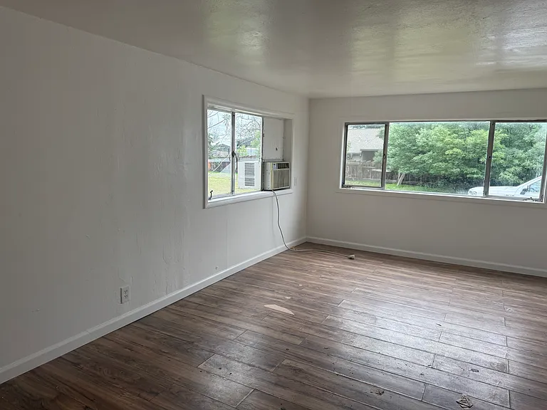 20734 Walnut St — Photo 16