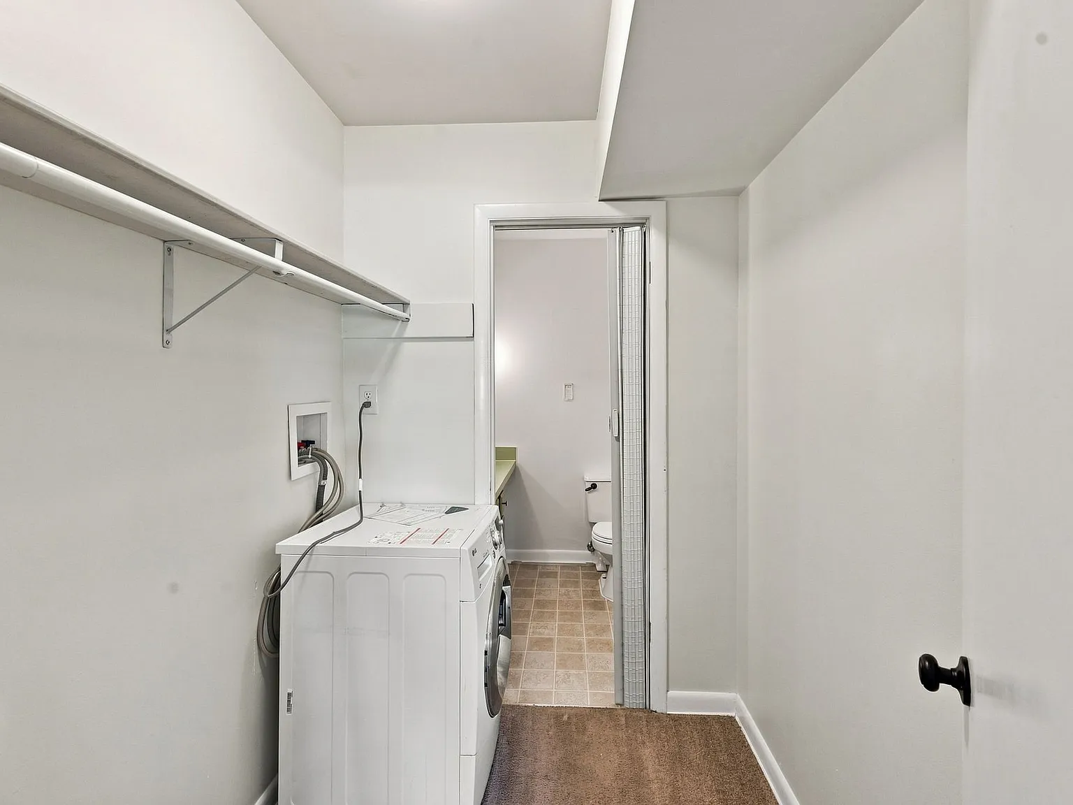 2 bed, 920 sqft, $1,800 — Photo 3