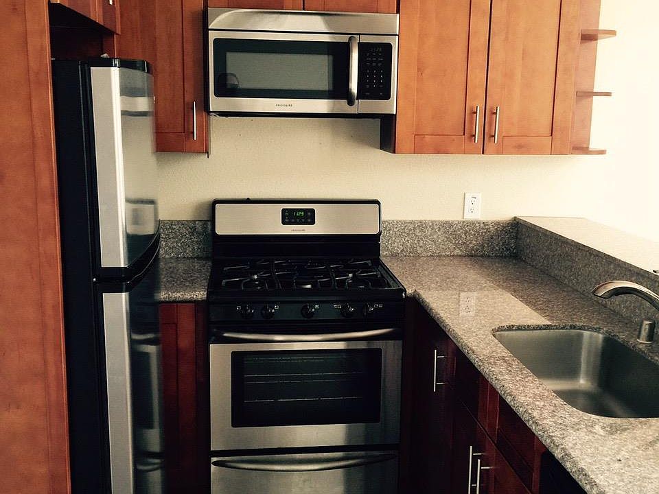 2nd image of 1605 Pinebrook Pl