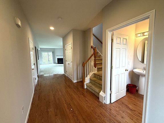 3rd image of 11 Camino Ct