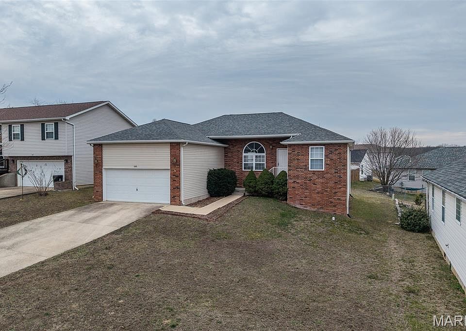 1st image of 105 Hillcrest Ct
