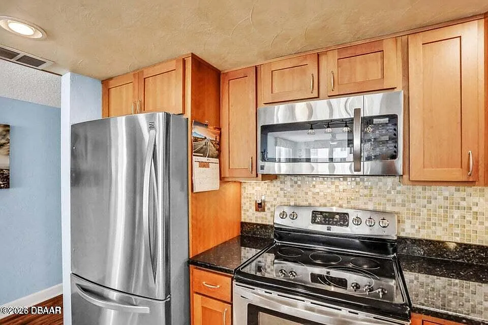 3 bed, 3.0 bath, 1458 sqft, $3,400 — Photo 3