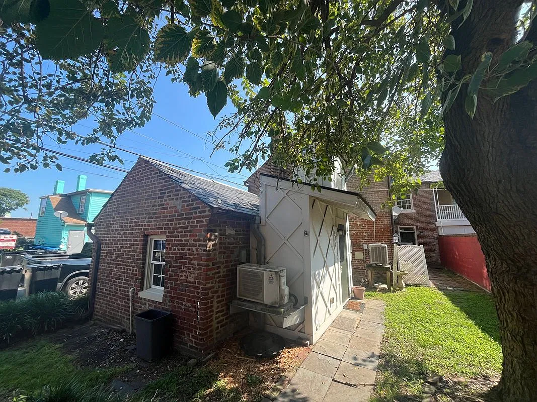 1 bed, 1.0 bath, 400 sqft, $1,200 — Photo 2