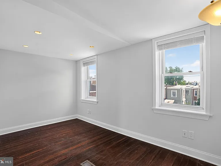 2623 Emerald St — Photo 21