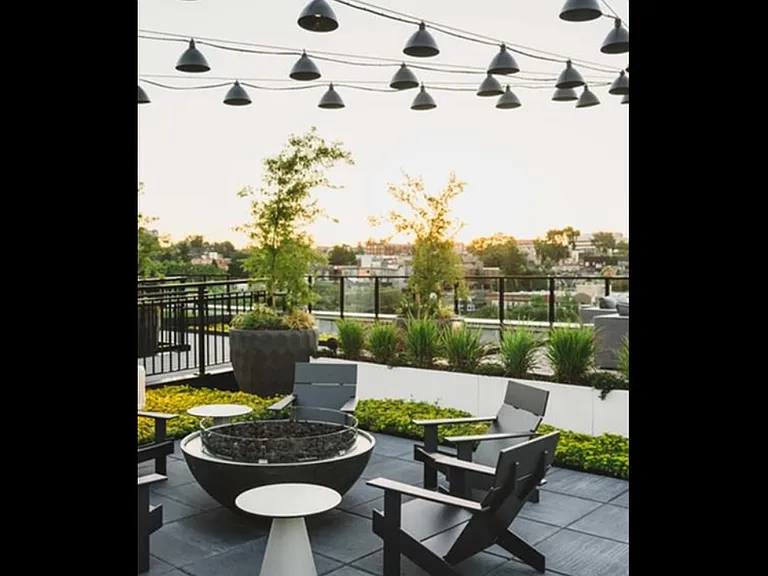 Find your own nook among many charming eating areas on the rooftop of Modera Broadway