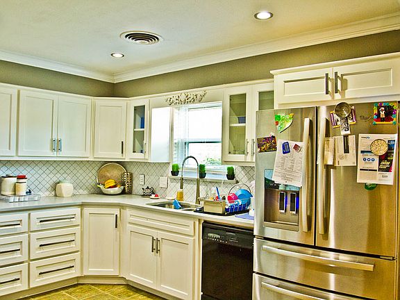3rd image of 3776 Dumont Dr