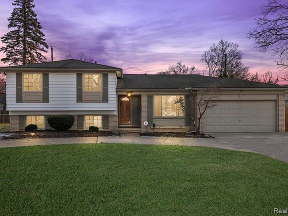 2nd image of 4058 Colonial Blvd