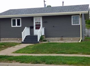 1658 Sunset Dr, Columbus, NE 68601