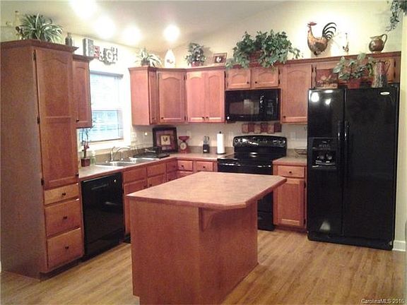 4th image of 120 Sagefield Dr