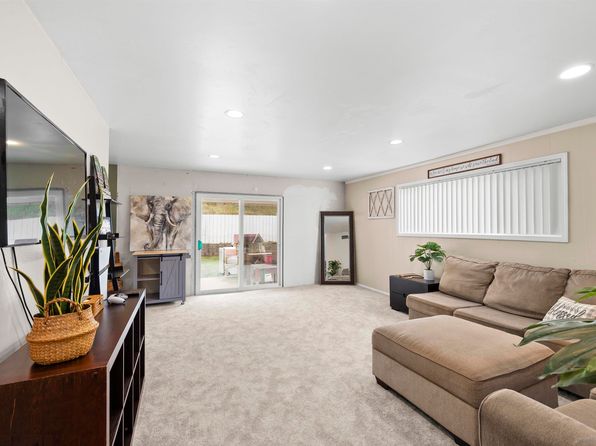 9208 Shadow Hill Rd, Santee, CA 92071