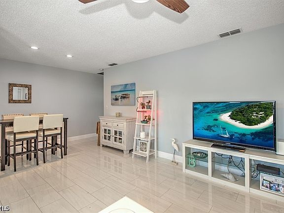 5th image of 1817 SW 40th St