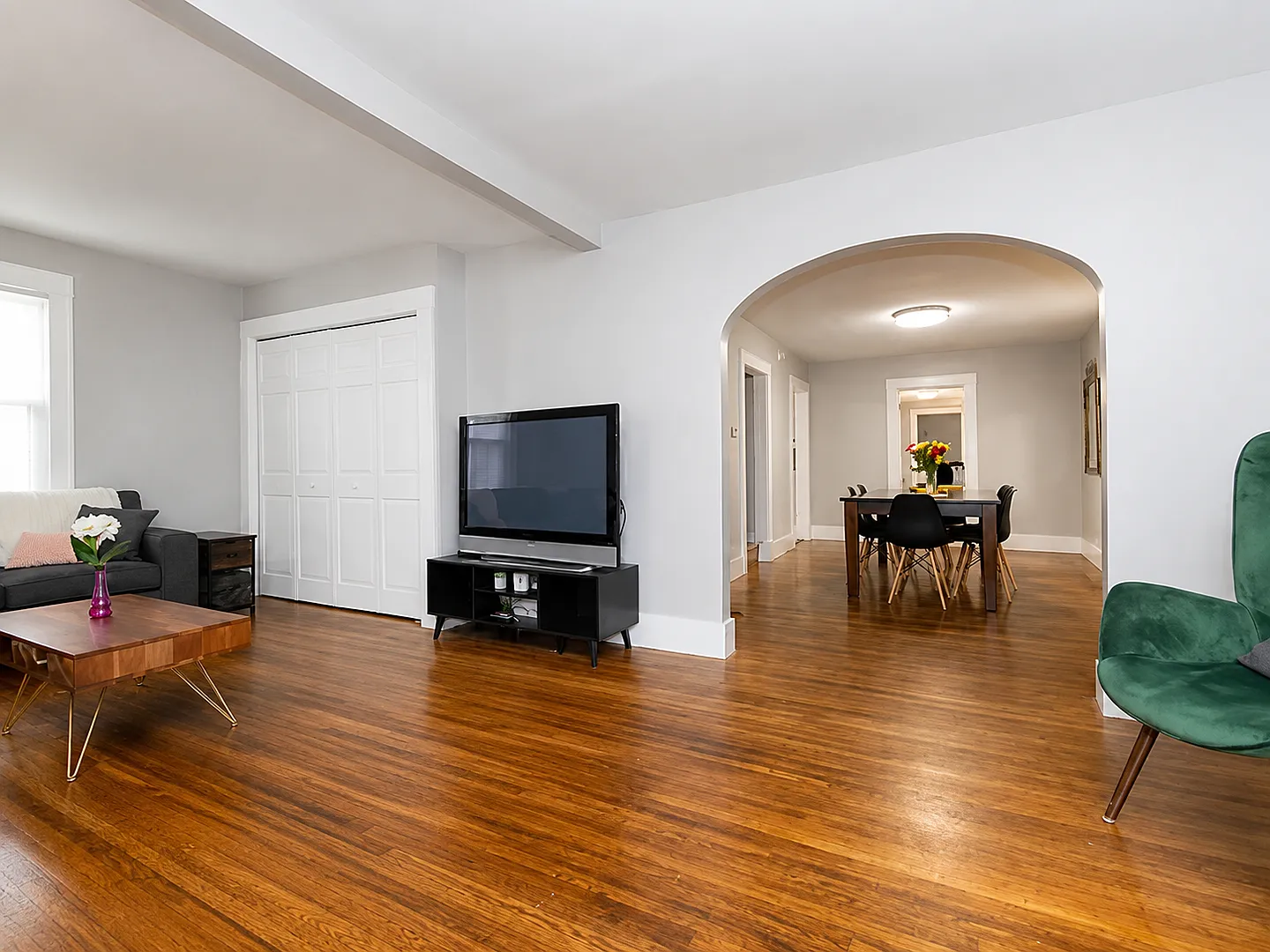 Charming 4BR Bungalow with Finished Basement & Fenced Yard — Photo 4