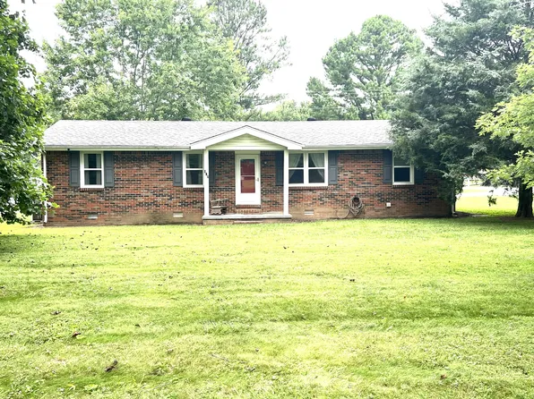 627 Baker Dr, Lafayette, TN 37083