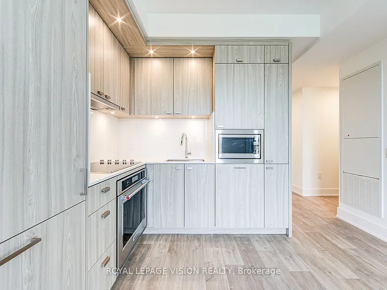 858 Dupont St #710 — Photo 8