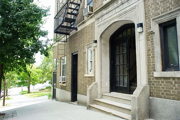 Rented by Norman Raindel, LREB | media 26