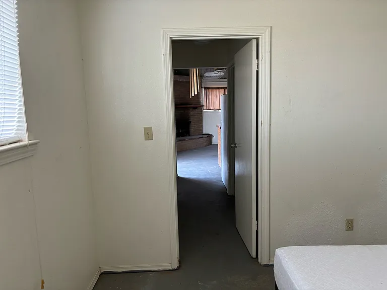 300 Industrial Park — Photo 11