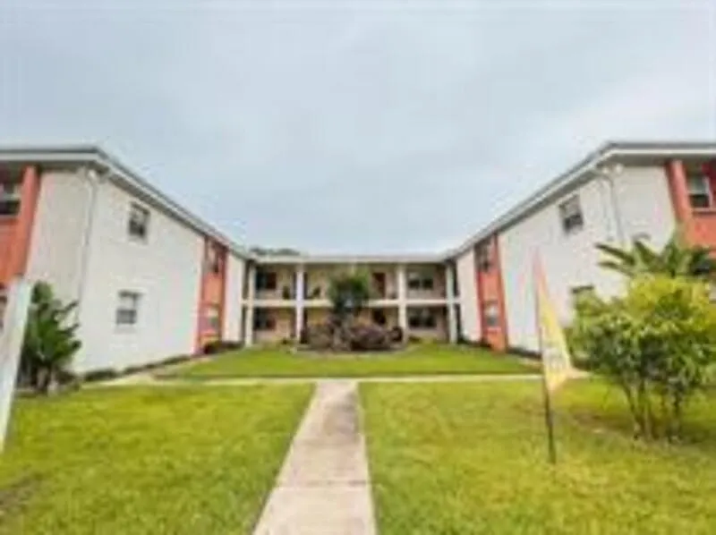 2 bed, 1.0 bath, 900 sqft, $1,375 — Photo 2