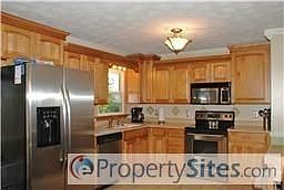 3rd image of 724 Clayton Dr
