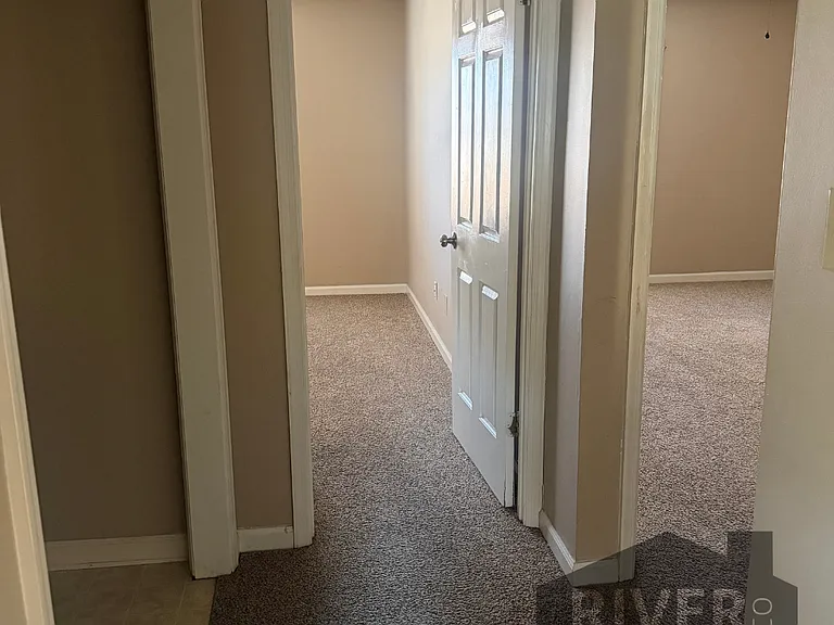 212 Woodcastle Dr — Photo 16