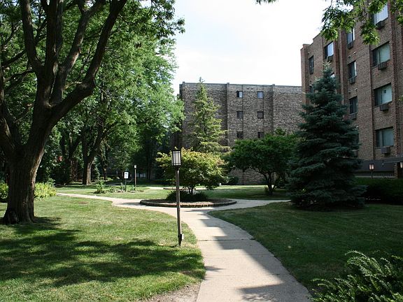 2nd image of 5348 N Cumberland Ave APT 218