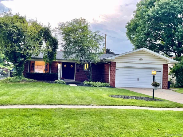 14417 Knolson St, Livonia, MI 48154