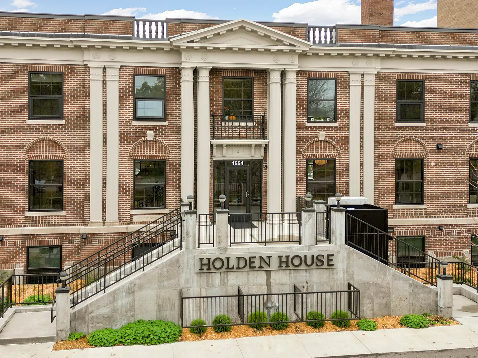 Holden House — Photo 3