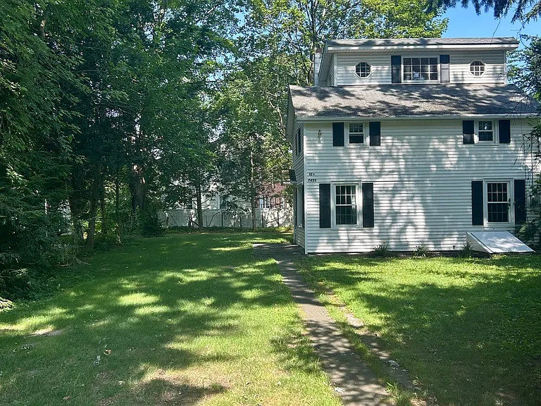 7433 S Broadway — Photo 3
