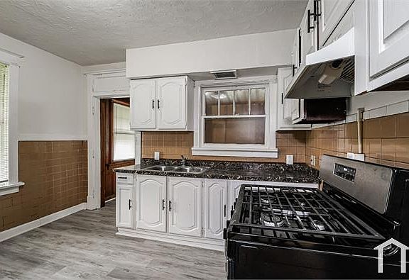 3rd image of 6997 Edison Ave