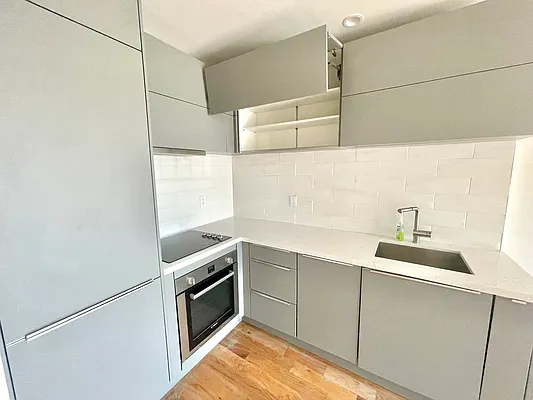 Rented by Pear NYC LLC | media 29