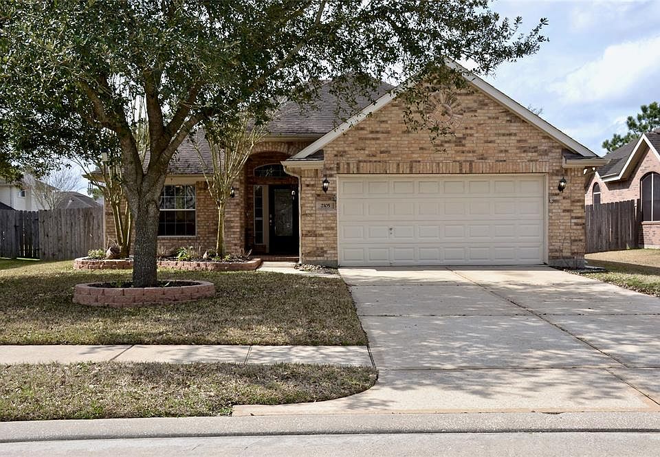 1st image of 2105 Bataan Dr