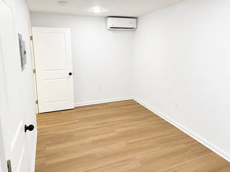 344 John St #B — Photo 7