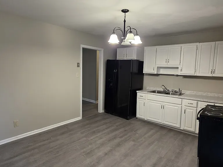 2206 Bothwell St — Photo 5