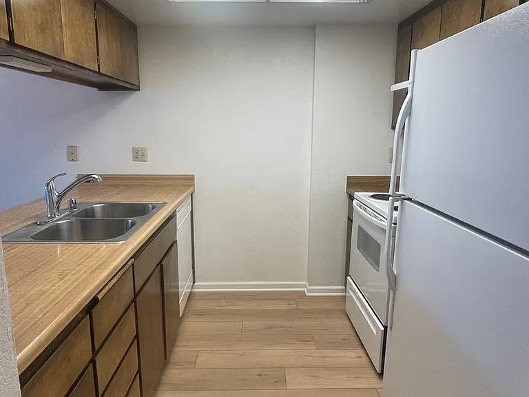 1185 Lancers Ln — Photo 8