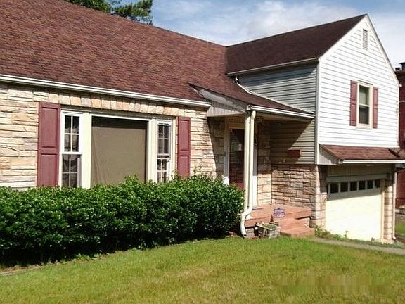 2nd image of 141 Forestlawn Dr