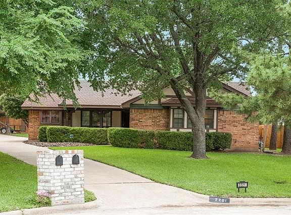 2nd image of 2221 Florida Ct