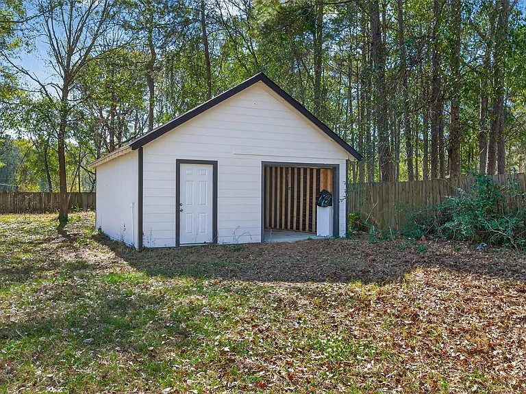 170 Walter Dr — Photo 37