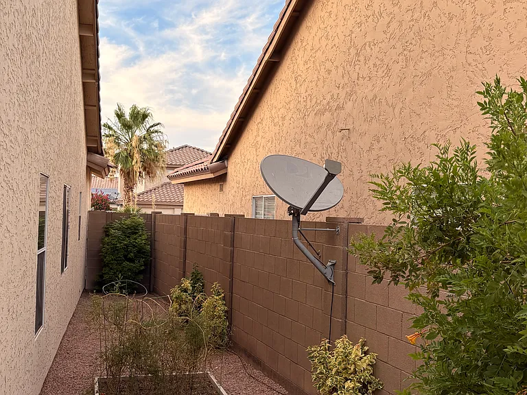 685 W Douglas Ave — Photo 21