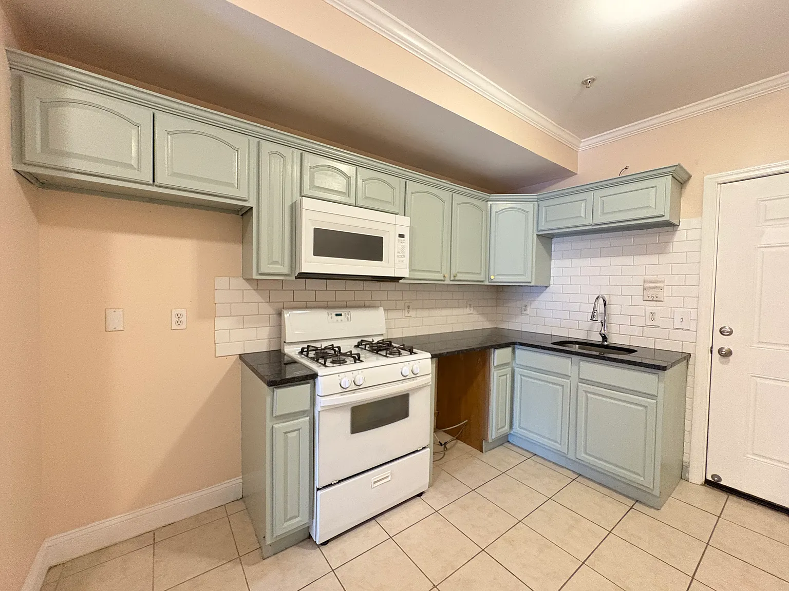 180 Ferry St — Photo 4