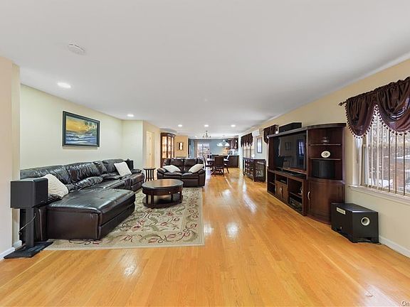 5th image of 142 Hart Ave