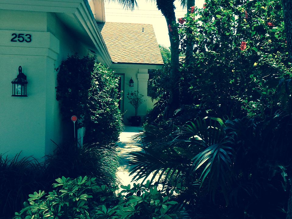 2nd image of 253 E River Park Dr