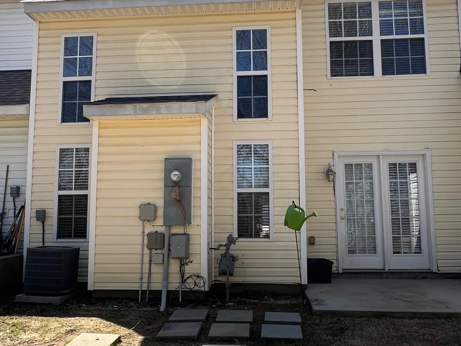 3 bed, 2.5 bath, 1657 sqft, $2,100 — Photo 2