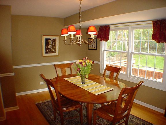 4th image of 1109 Roslyn Ln