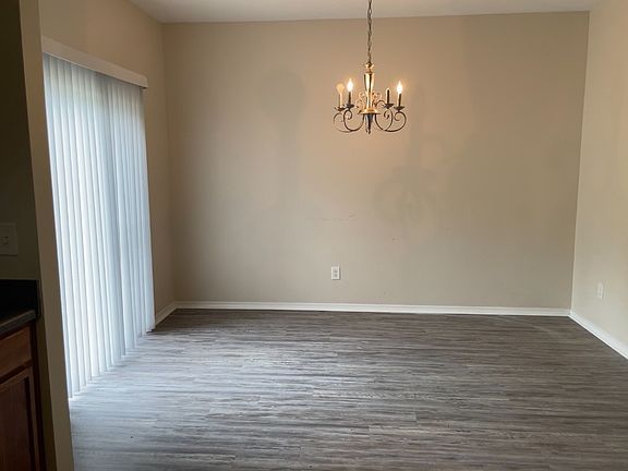 3rd image of 1050 Black Oak Dr